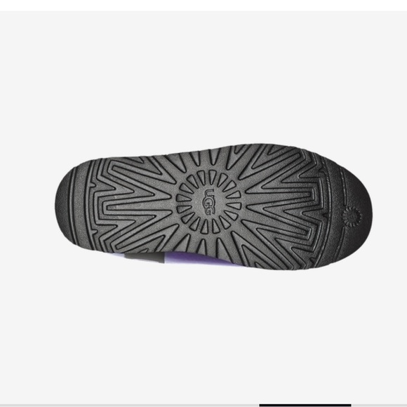 SOLD! UGG mini classics clear - Picture 4 of 10